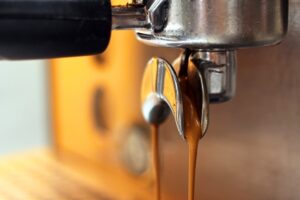 Leia mais sobre o artigo Como Fazer o Café Perfeito em Cafeteiras Expresso: Dicas de Barista